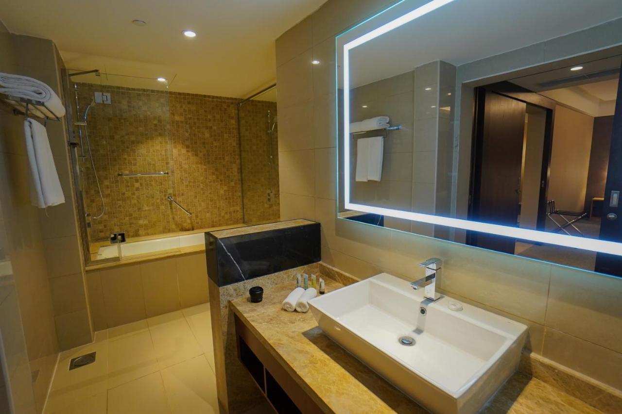The Grand Lux Hotel Doha Dış mekan fotoğraf Bathroom