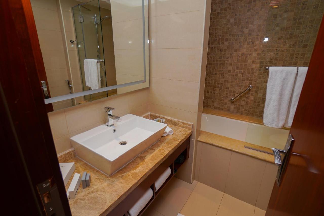 The Grand Lux Hotel Doha Dış mekan fotoğraf Bathroom