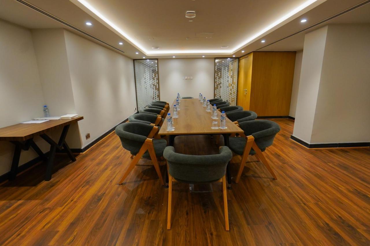 The Grand Lux Hotel Doha Dış mekan fotoğraf Meeting room at the hotel