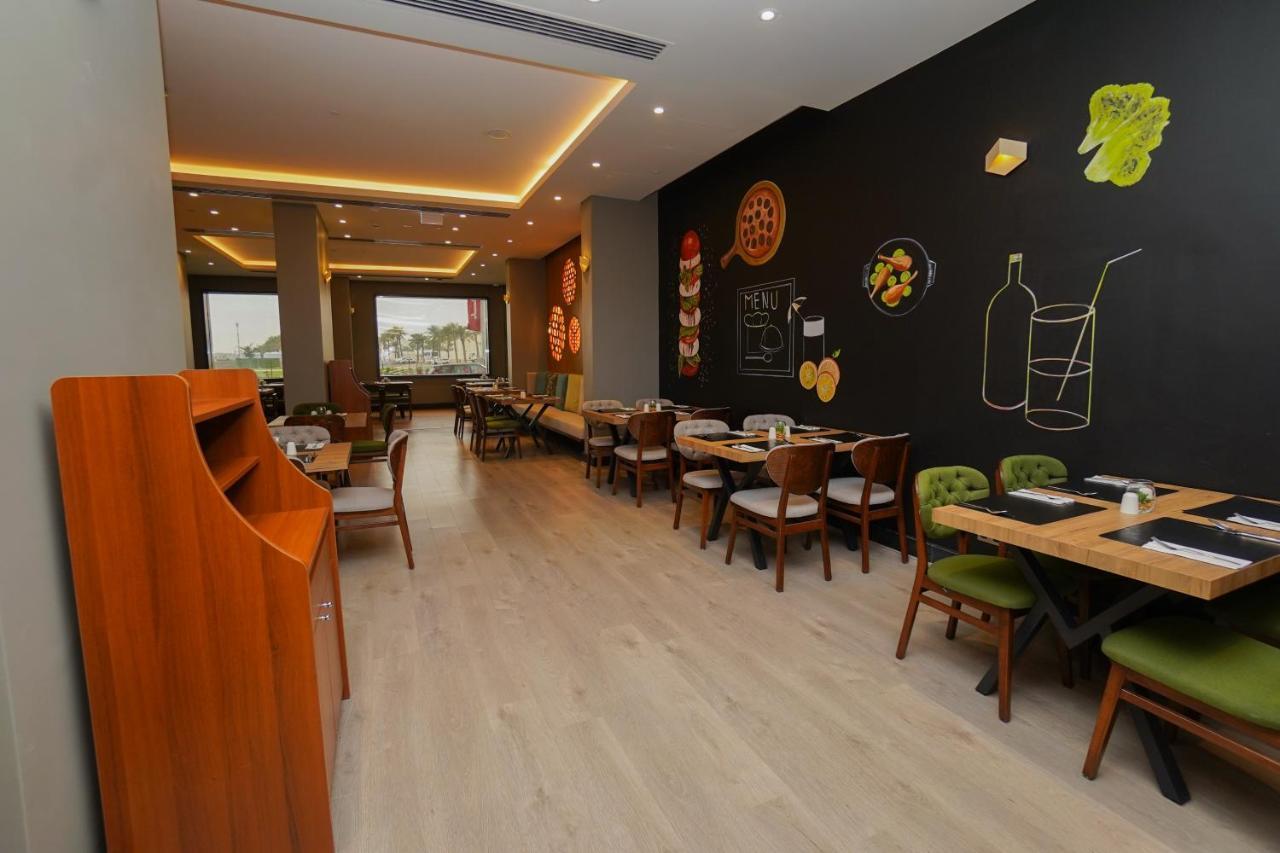 The Grand Lux Hotel Doha Dış mekan fotoğraf Interior of a restaurant in Cairo, Egypt