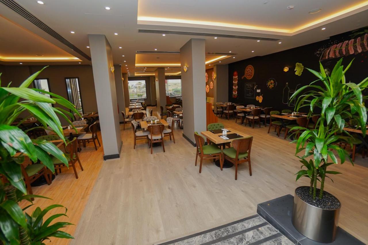 The Grand Lux Hotel Doha Dış mekan fotoğraf Restaurant