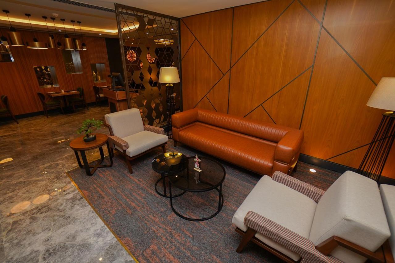 The Grand Lux Hotel Doha Dış mekan fotoğraf The interior of the hotel