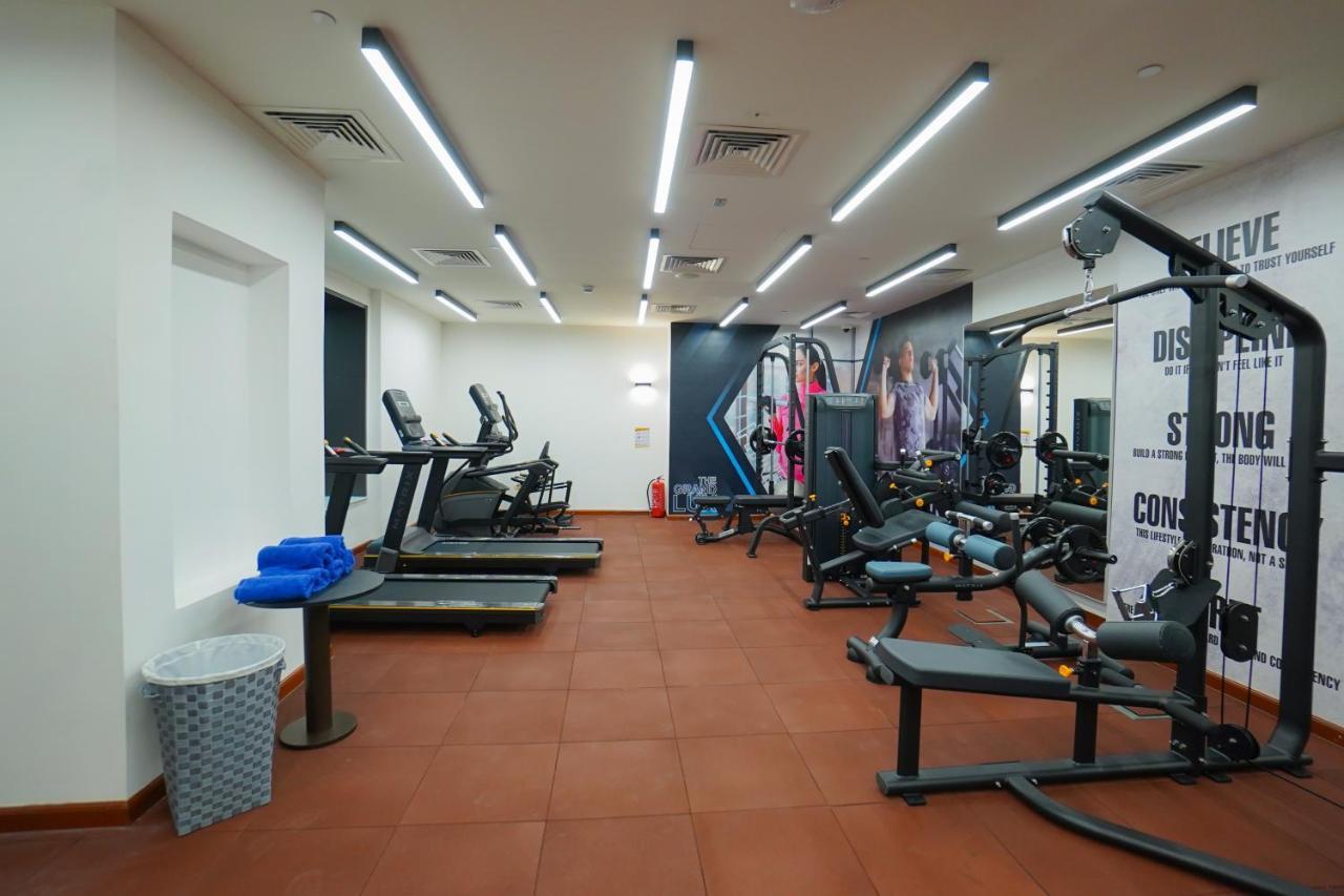 The Grand Lux Hotel Doha Dış mekan fotoğraf The gym at the hotel
