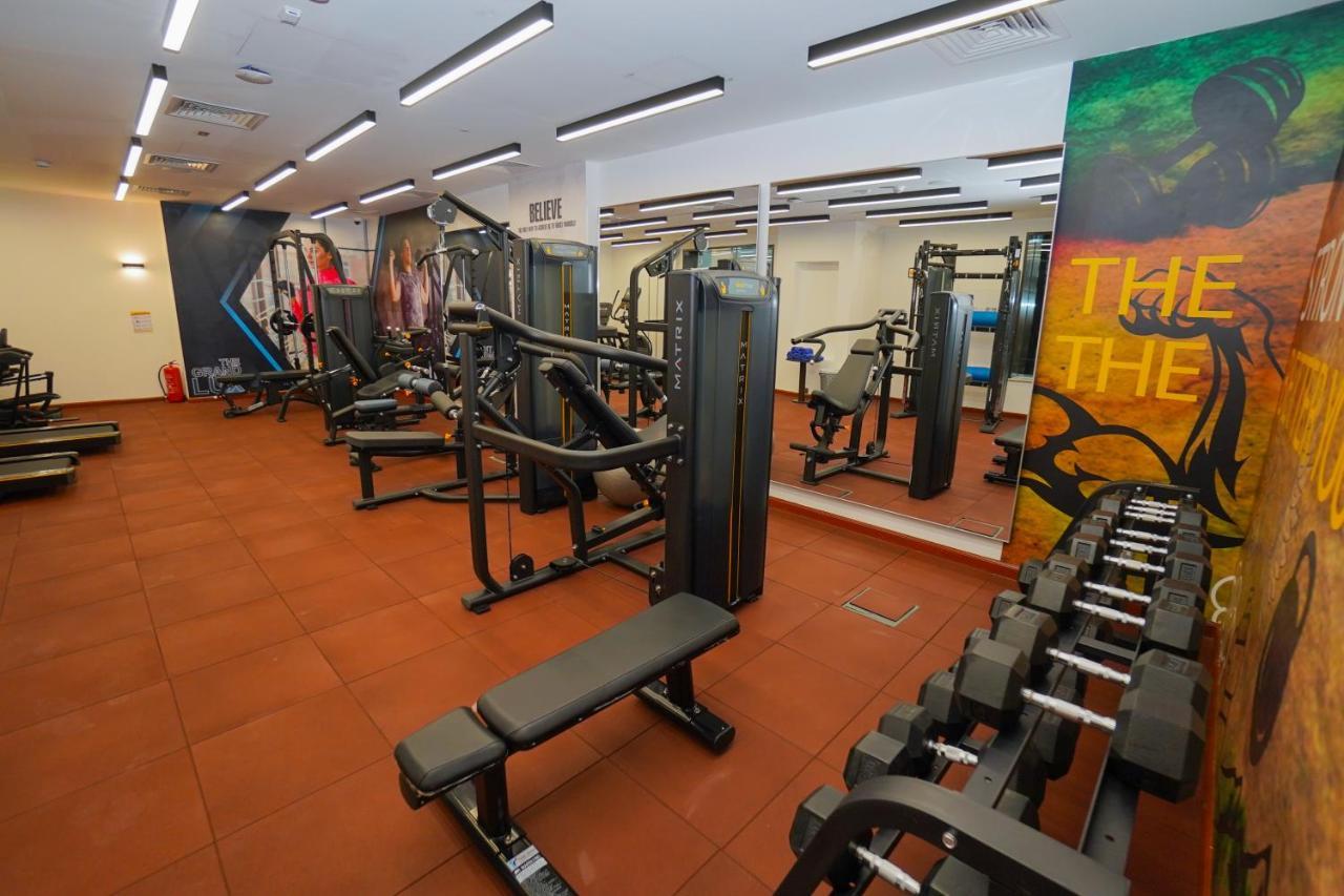 The Grand Lux Hotel Doha Dış mekan fotoğraf The gym at the hotel