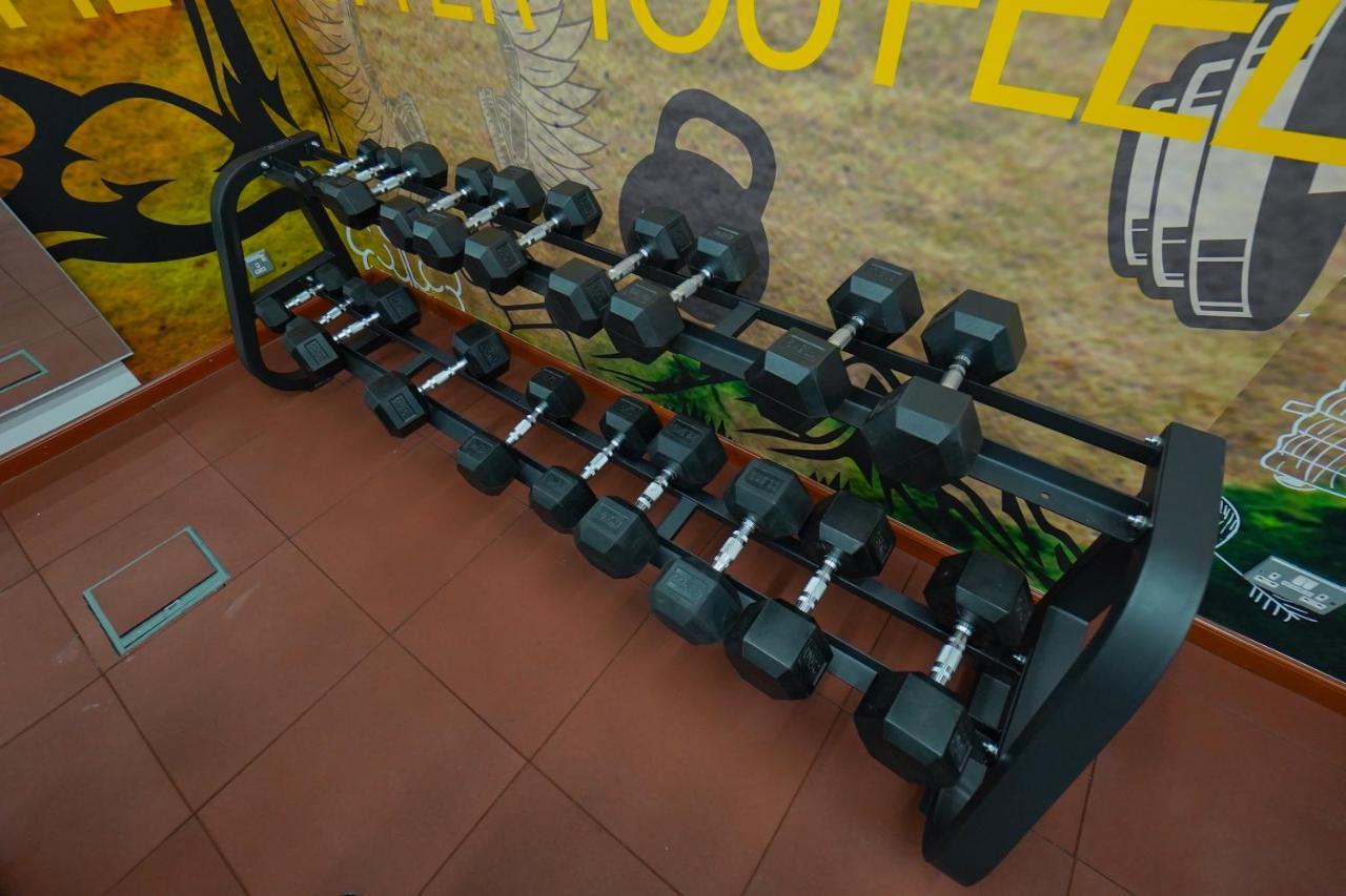 The Grand Lux Hotel Doha Dış mekan fotoğraf Dumbbell rack