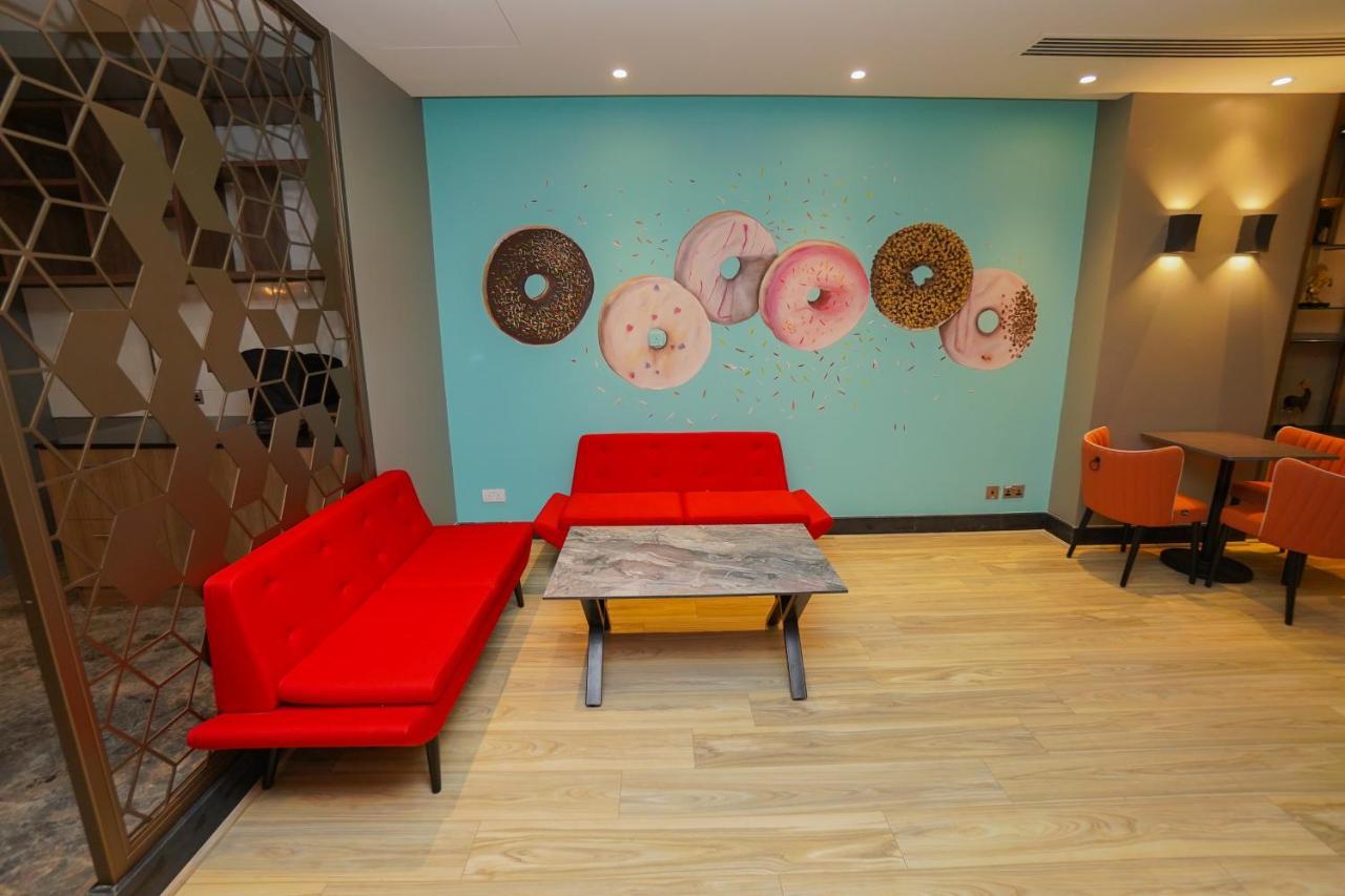 The Grand Lux Hotel Doha Dış mekan fotoğraf The interior of a Dunkin' Donuts in Paris, France